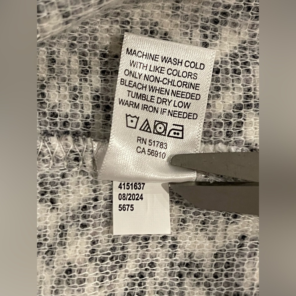 MAURICES 4X NWT Soft Longline Shacket
Gray/Silver Herringbone Design MSRP$65 - Picture 9 of 10